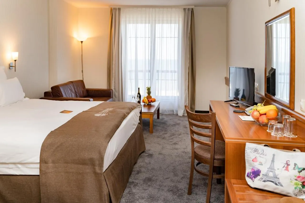 Panorama Hotel - Free Ev Charging Station Warna